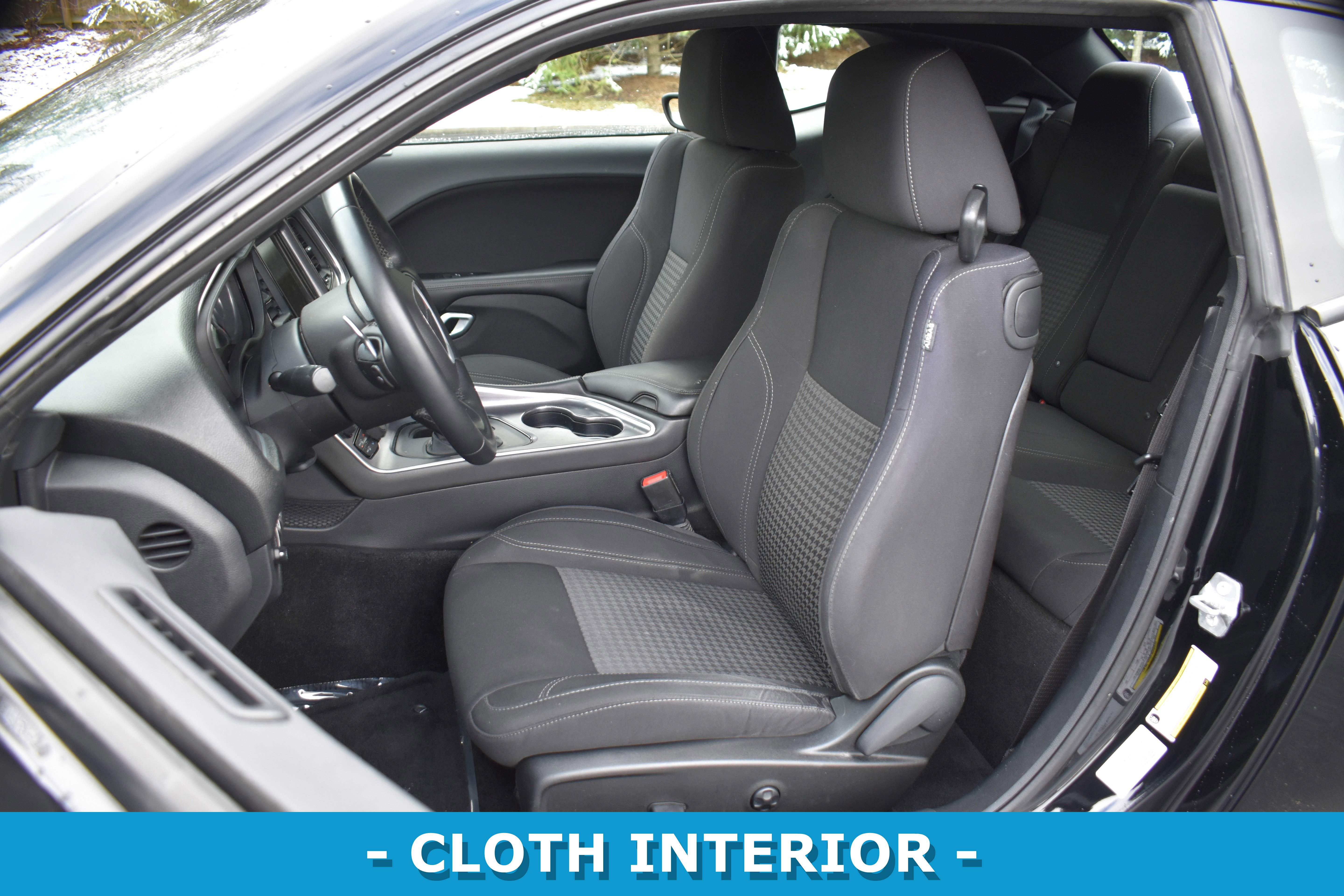 Used 2015 Dodge Challenger SXT image 8