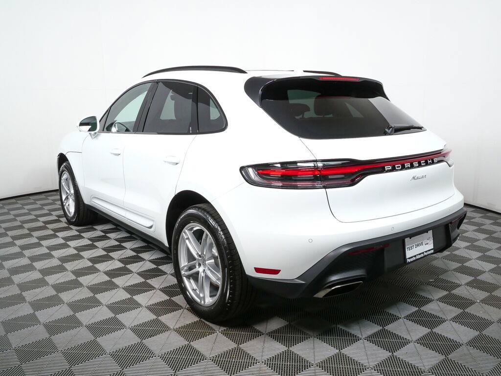 Certified 2026 Porsche Macan AWD/4WD image 3