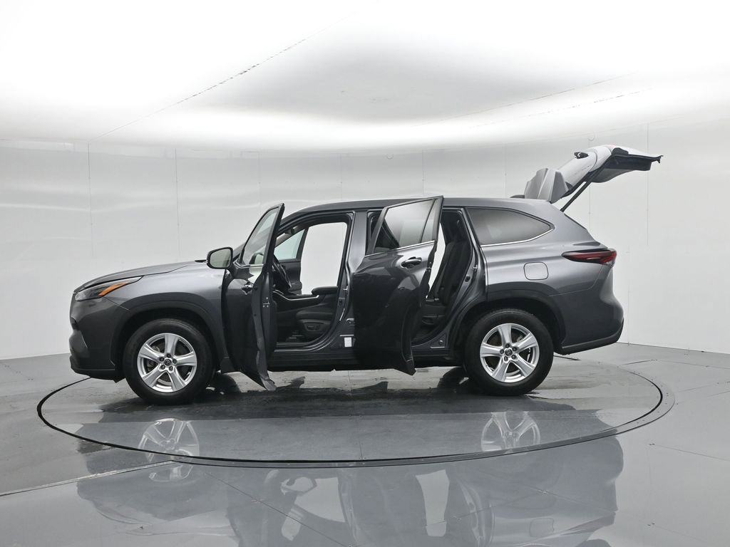 Used 2024 Toyota Highlander LE image 42