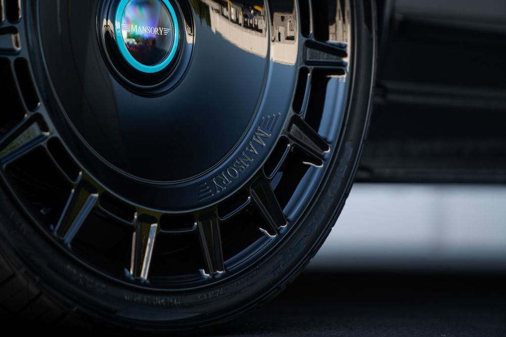 Used 2023 Rolls-Royce Cullinan Black Badge image 25