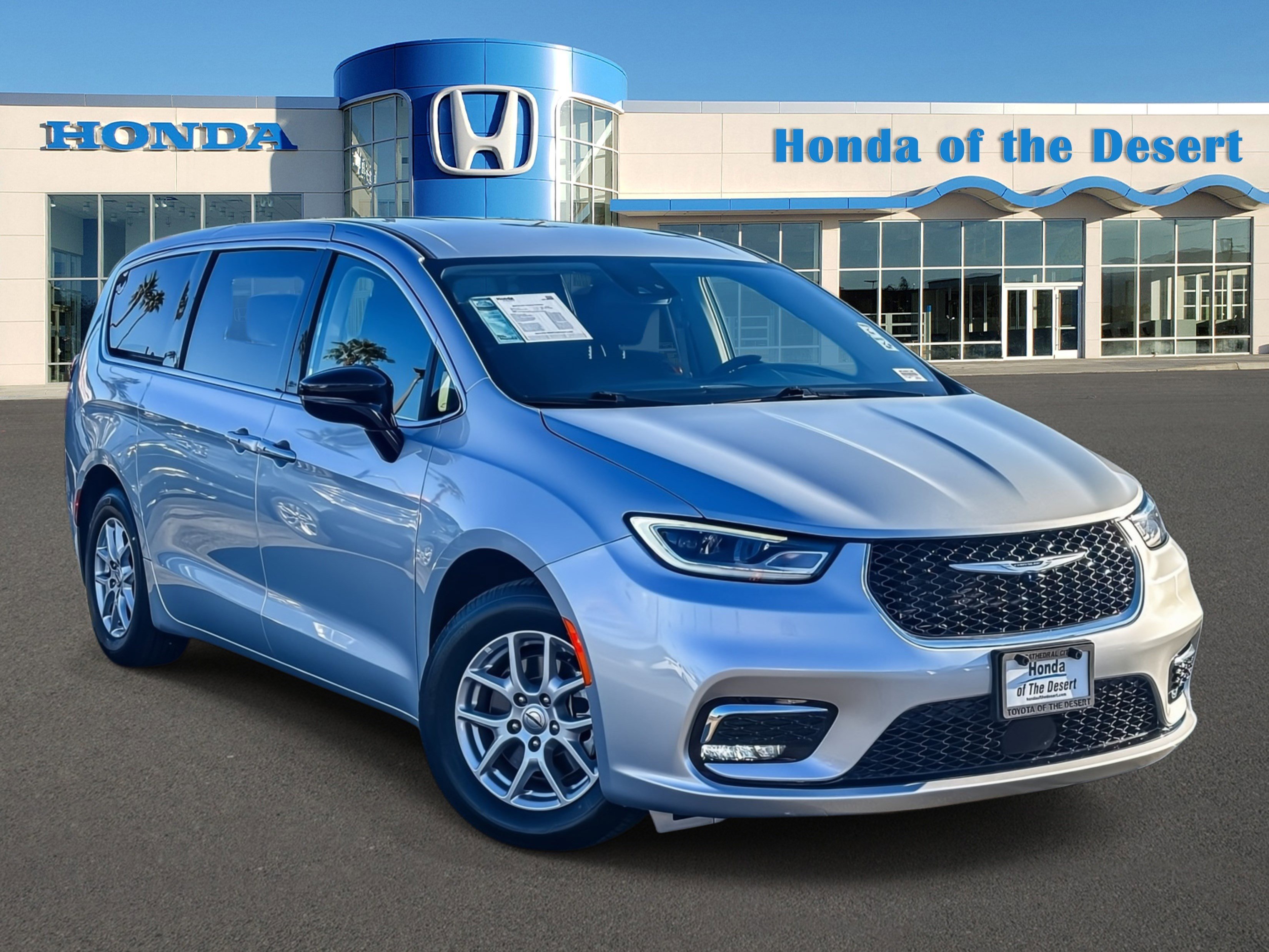 Used 2024 Chrysler Pacifica Touring-L