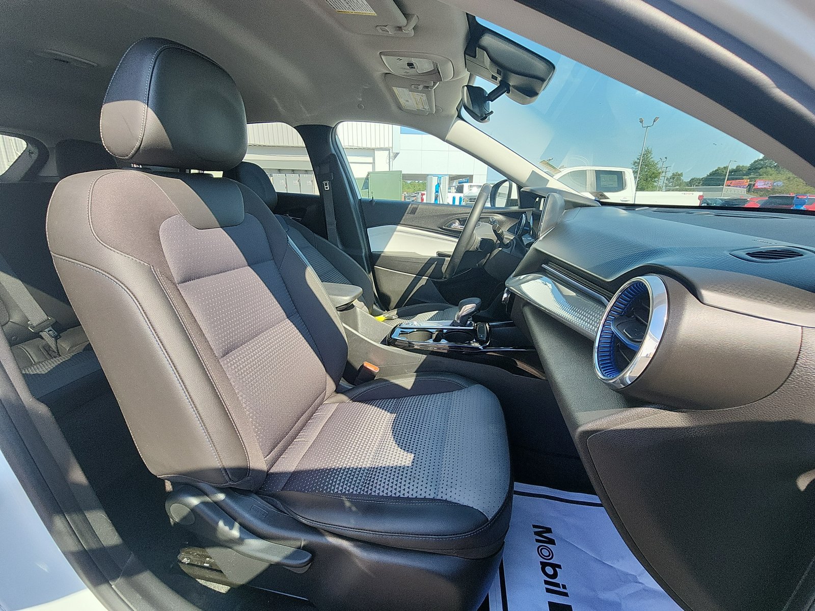 Used 2025 Chevrolet Trax LT w/ Driver Confidence Package FWD image 23