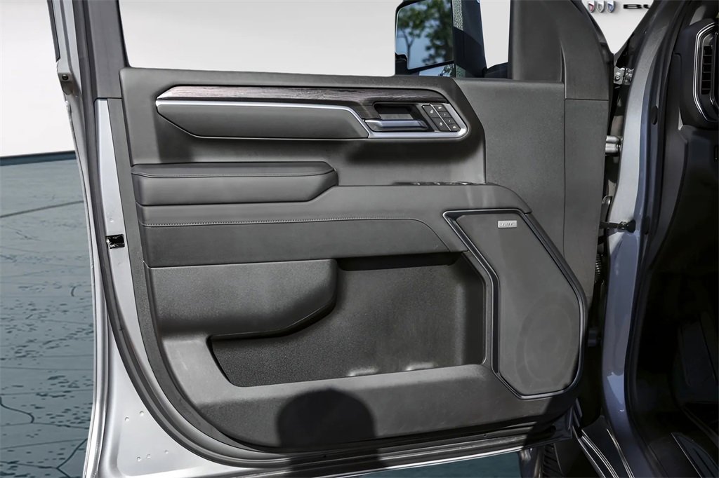 Used 2025 Chevrolet Silverado 2500 LTZ w/ LTZ Convenience Package image 27