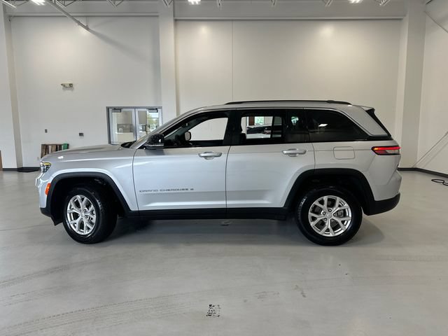Used 2024 Jeep Grand Cherokee Limited AWD/4WD image 8