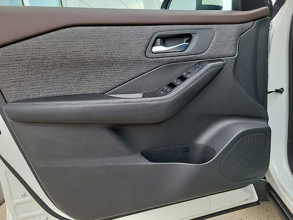 Certified 2022 Nissan Rogue SV image 24