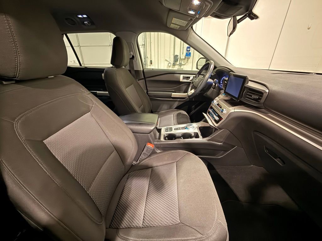 Used 2022 Ford Explorer XLT image 28
