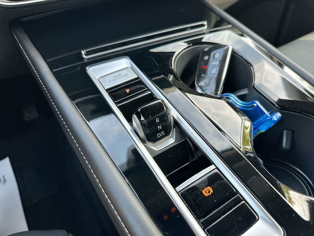 Used 2025 Volkswagen Atlas SE image 47