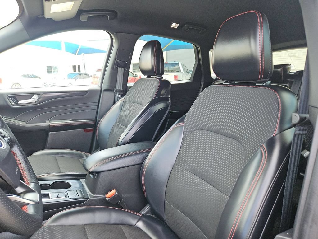 Used 2025 Ford Escape ST-Line AWD/4WD image 16