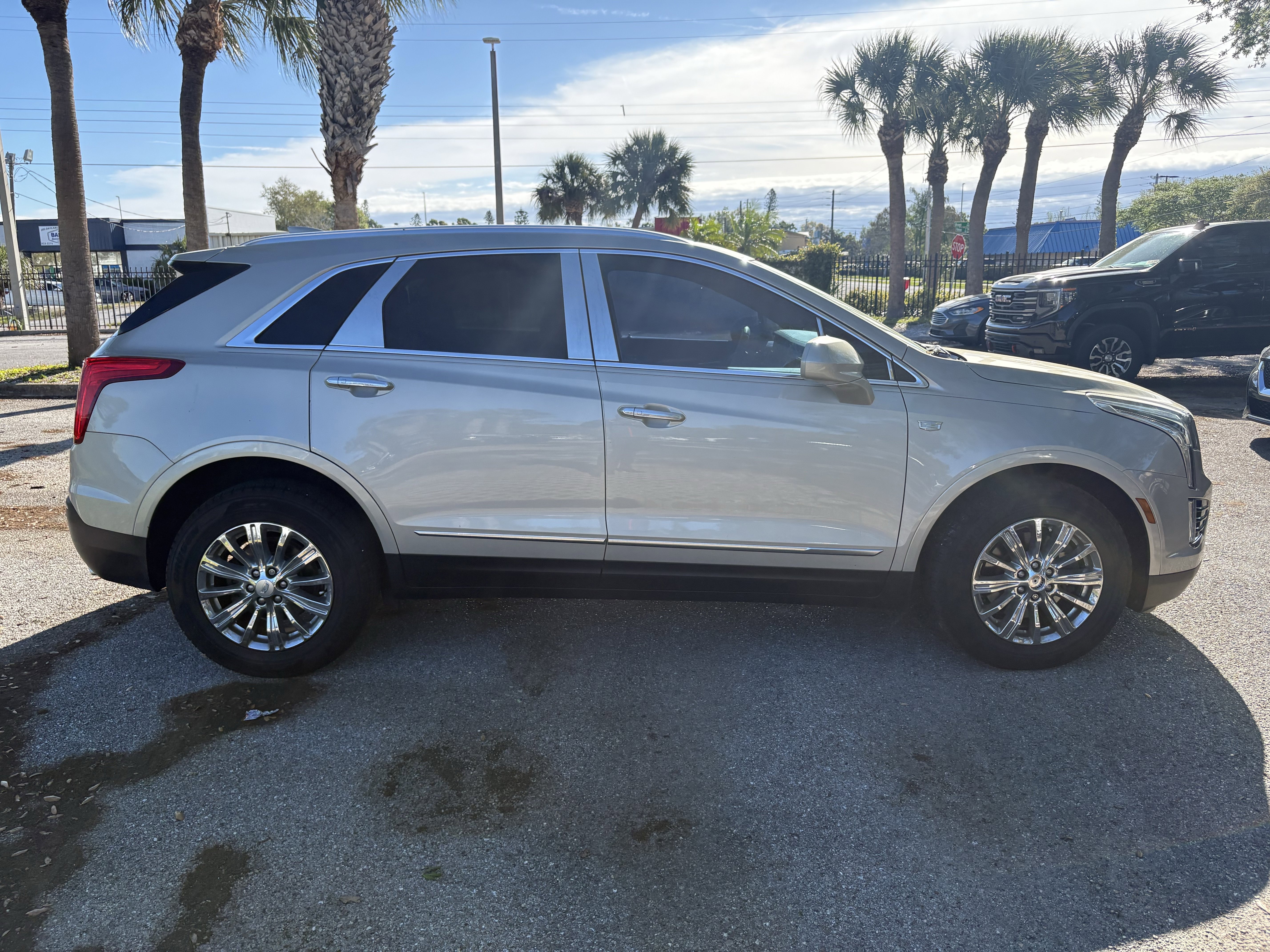 Used 2017 Cadillac XT5 Luxury w/ LPO, Wheel Lock Package image 8