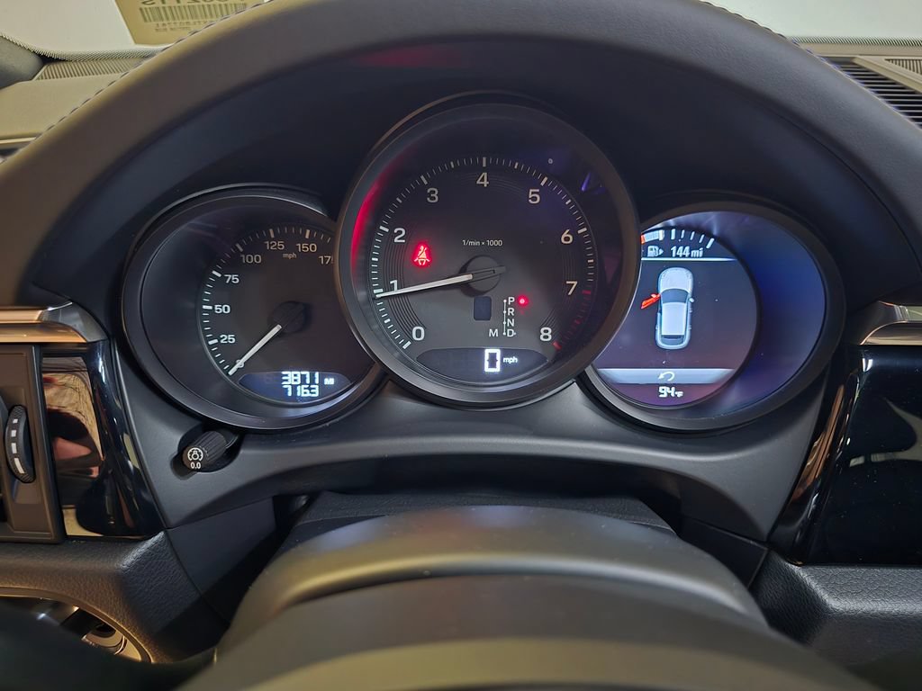 Certified 2026 Porsche Macan AWD/4WD image 23