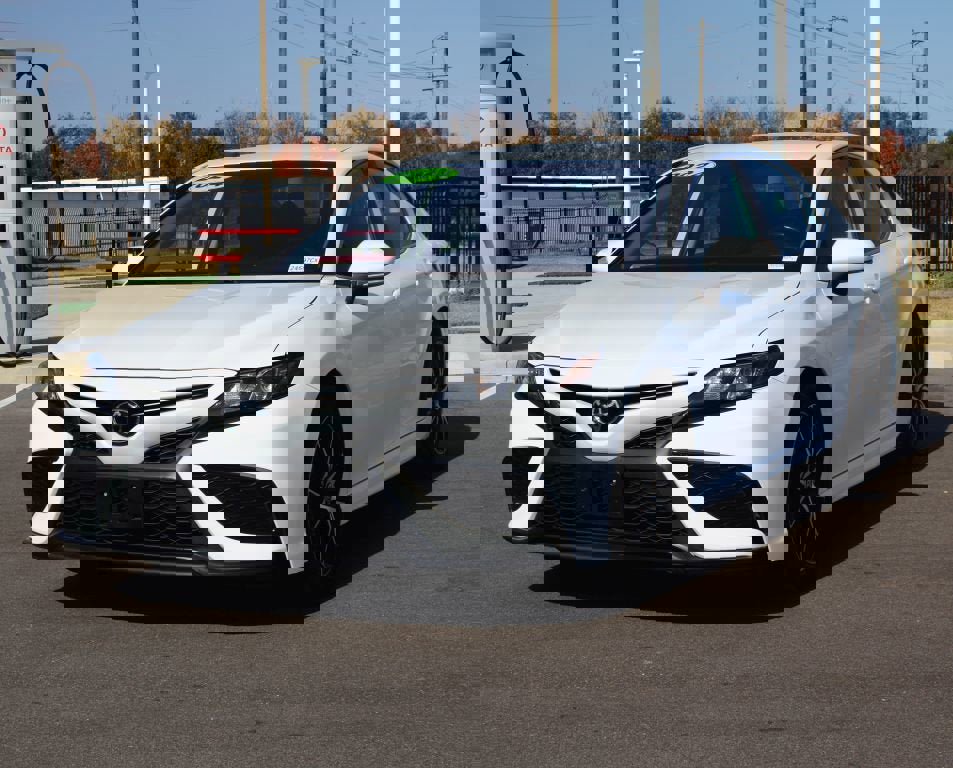 Used 2024 Toyota Camry SE image 20