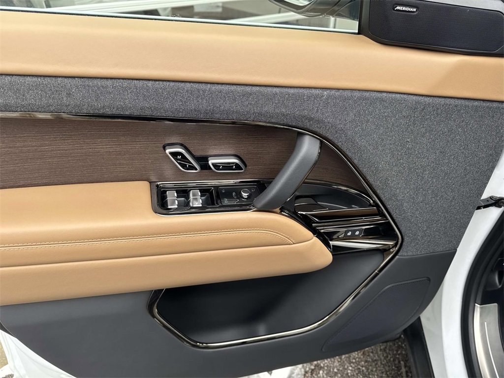 Used 2023 Land Rover Range Rover Sport SE image 18