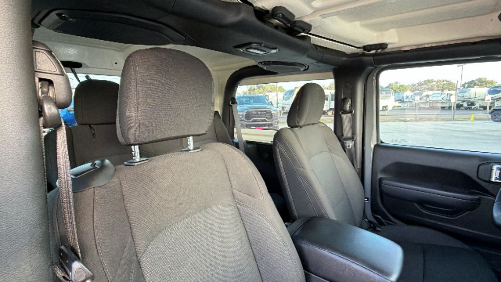 Used 2022 Jeep Wrangler Sport AWD/4WD image 31