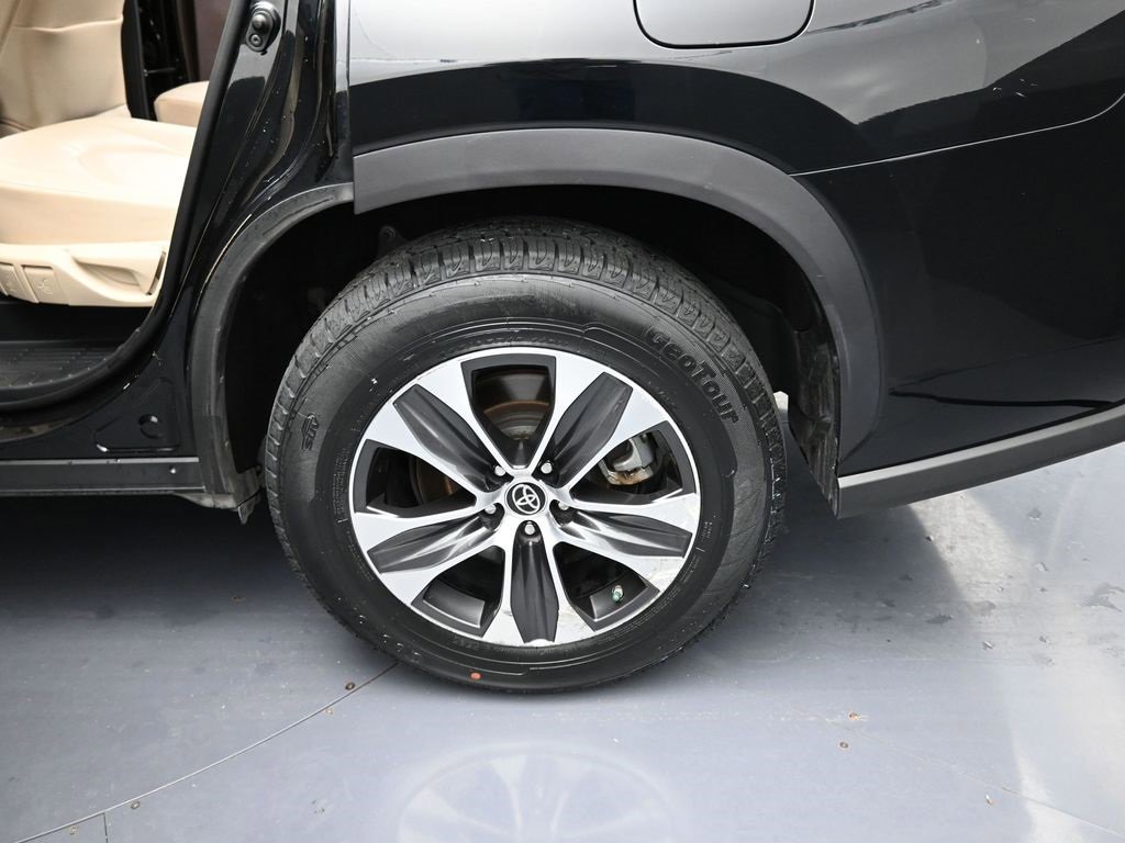 Certified 2021 Toyota Highlander XLE image 23