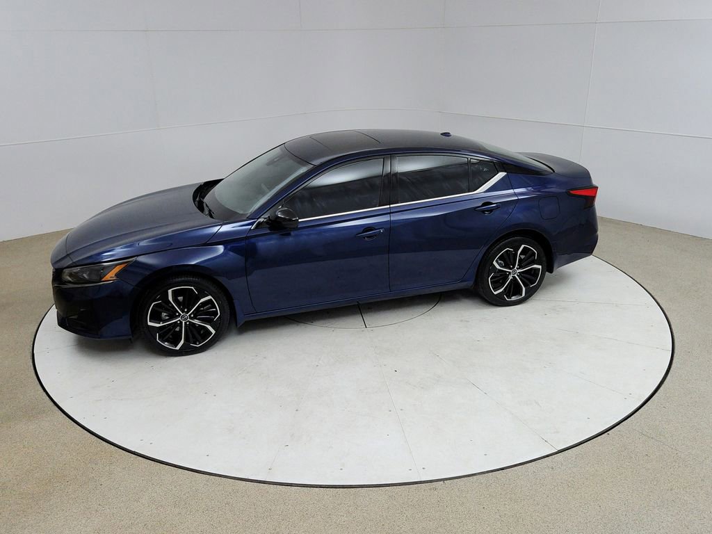Used 2024 Nissan Altima 2.5 SR w/ SR Premium Package AWD/4WD image 15