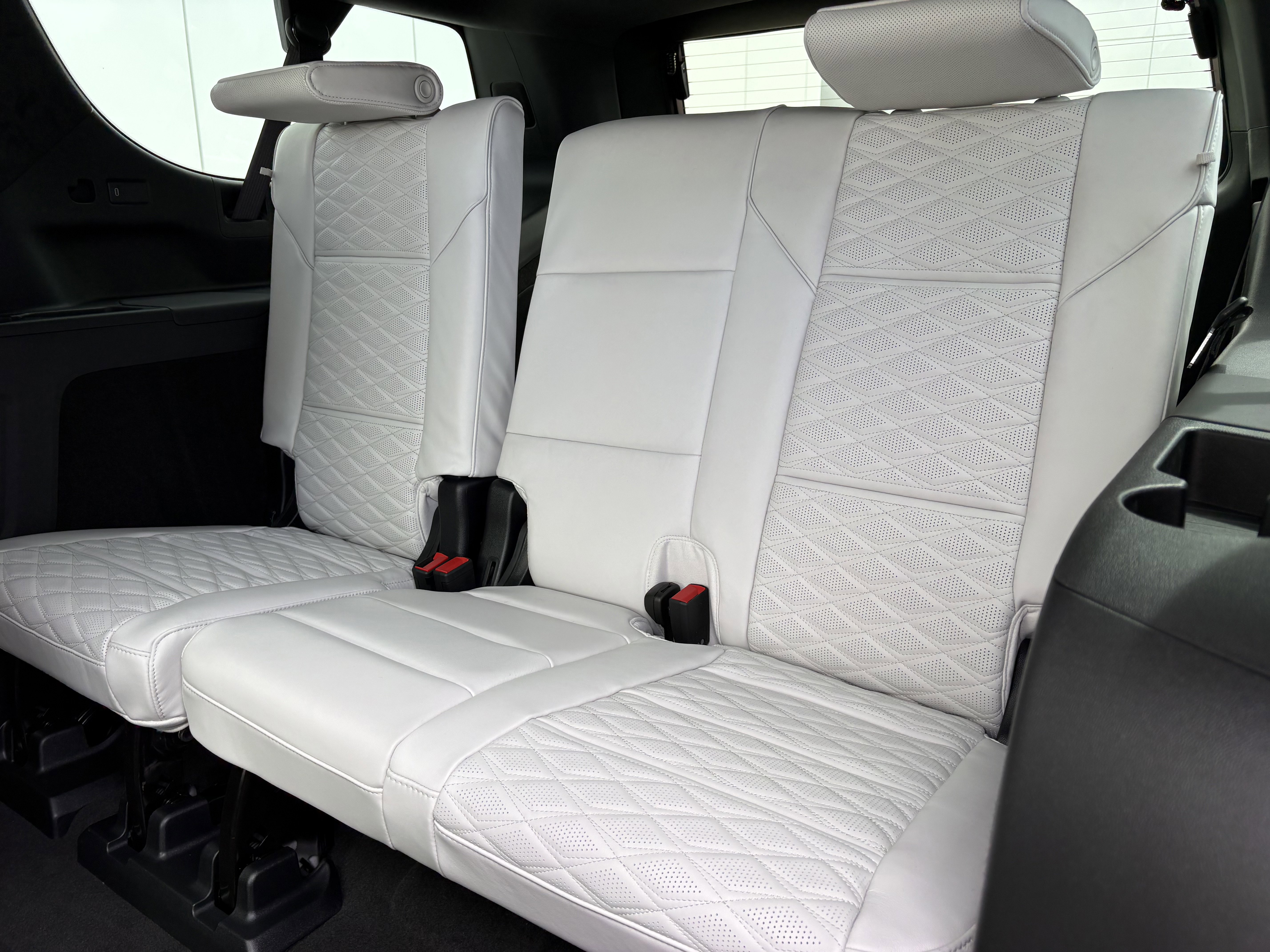 New 2026 Cadillac Escalade ESV Platinum Sport w/ LPO, ONYX Package AWD/4WD image 8