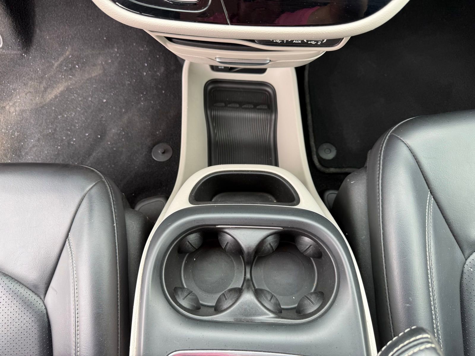 Used 2023 Chrysler Pacifica Touring-L image 27