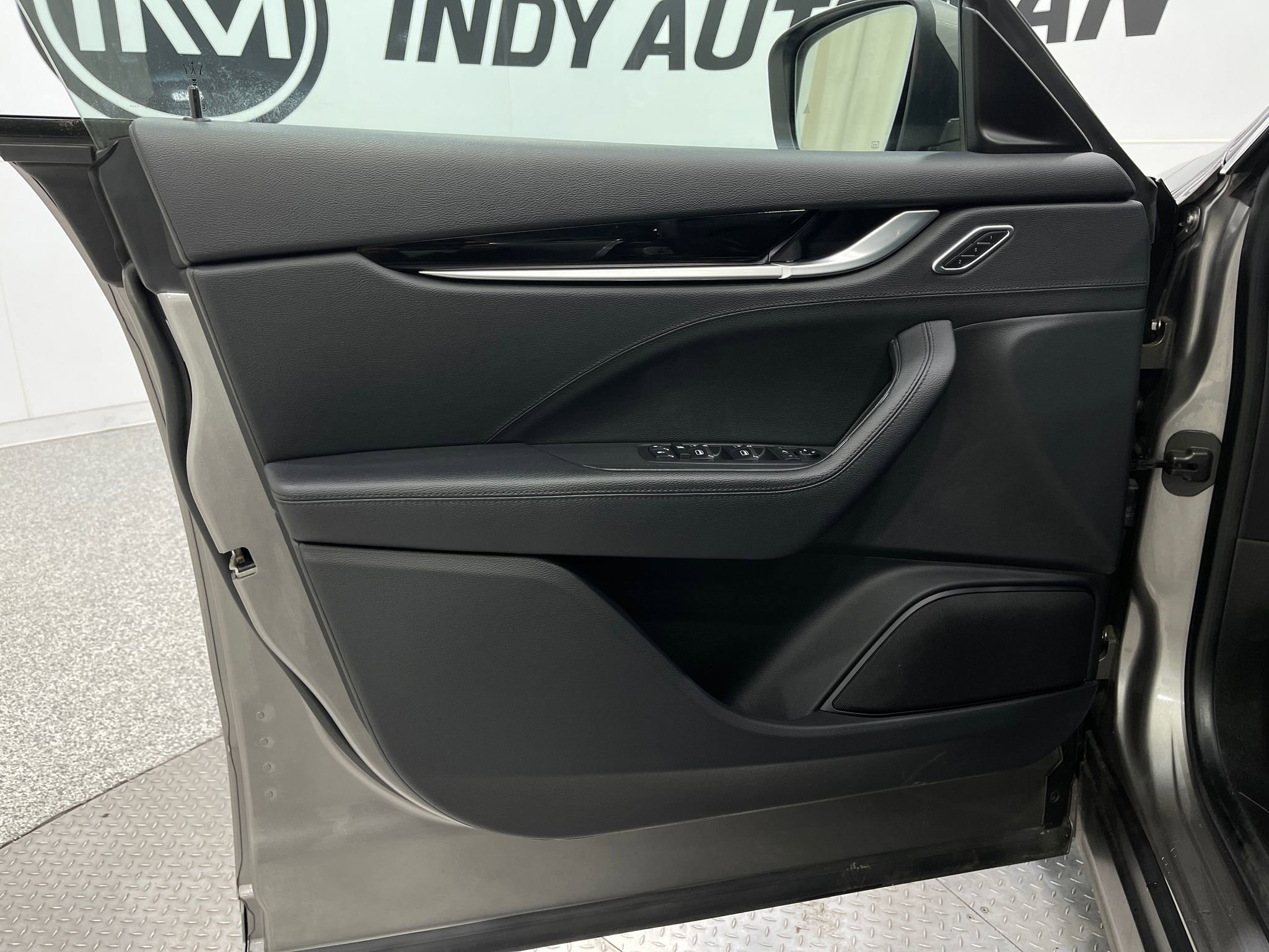 Used 2021 Maserati Levante image 13