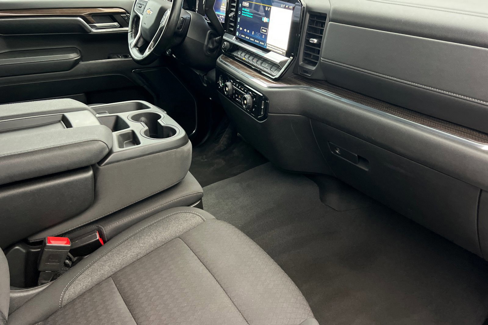 Used 2024 Chevrolet Silverado 1500 LT w/ Protection Package image 15