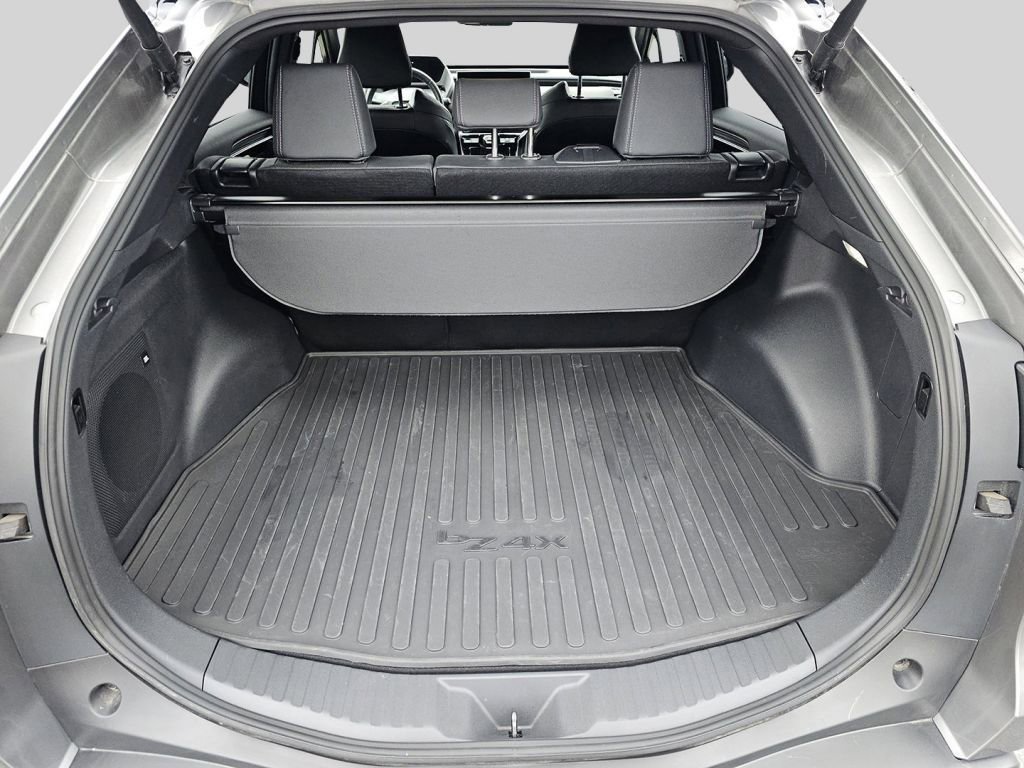 Used 2023 Toyota bZ4X Limited image 25