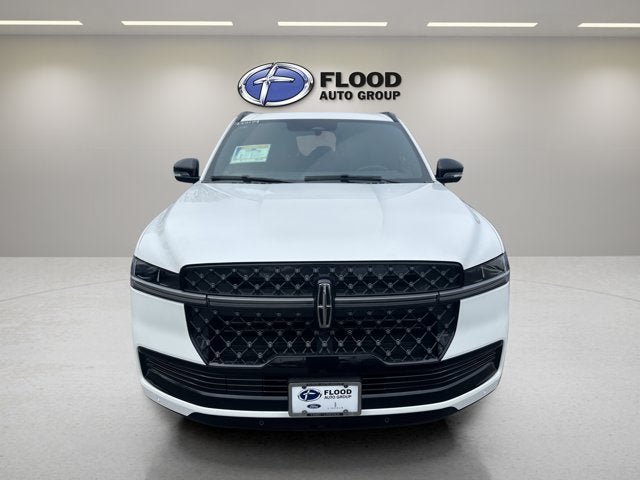 New 2026 Lincoln Navigator Reserve w/ Jet Appearance Package AWD/4WD image 2