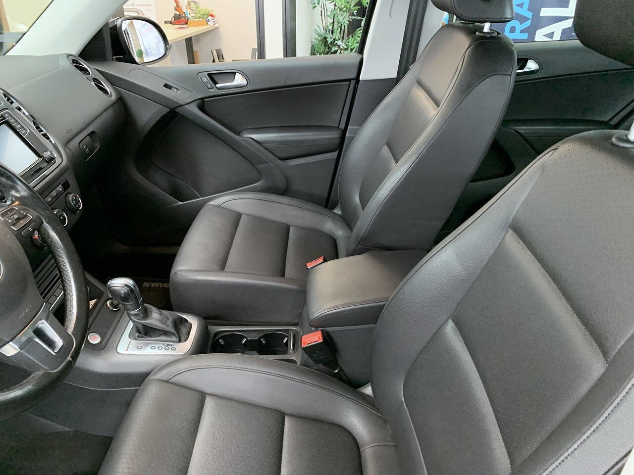 Used 2017 Volkswagen Tiguan S AWD/4WD image 11