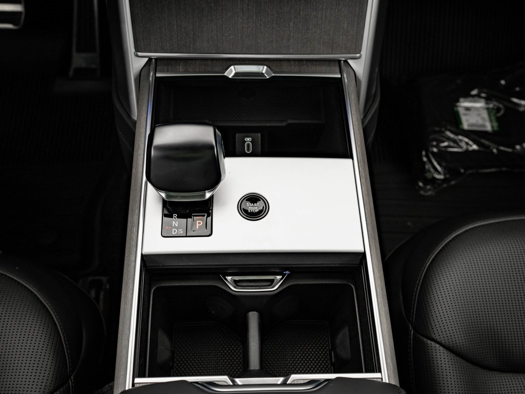 New 2026 Land Rover Range Rover SV image 38