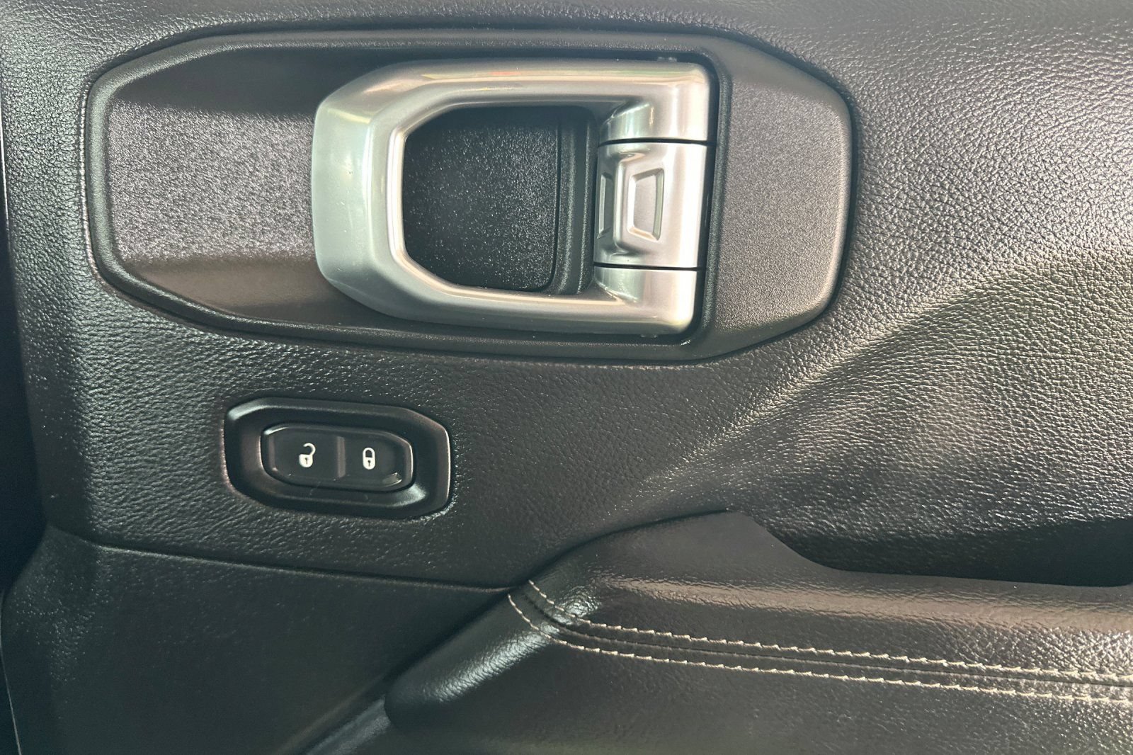 Used 2021 Jeep Wrangler Unlimited Sahara AWD/4WD image 20