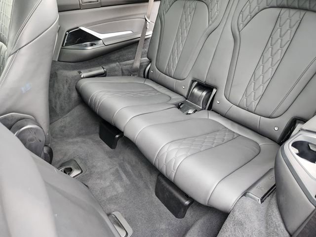 Used 2022 BMW X7 xDrive40i w/ Executive Package image 32