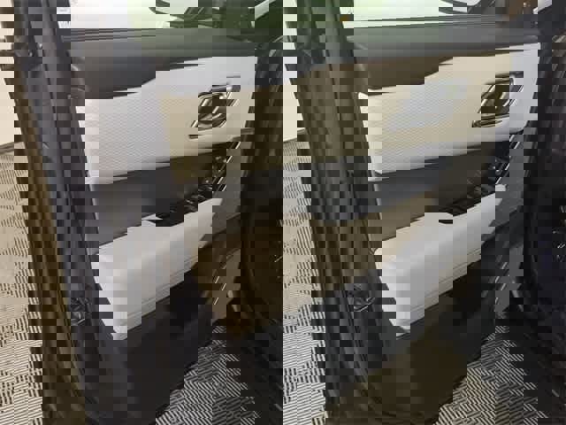 Used 2020 Land Rover Range Rover Velar R-Dynamic S image 18