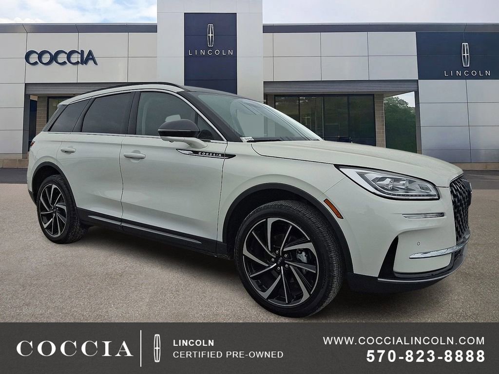 Certified 2025 Lincoln Corsair Reserve image 3