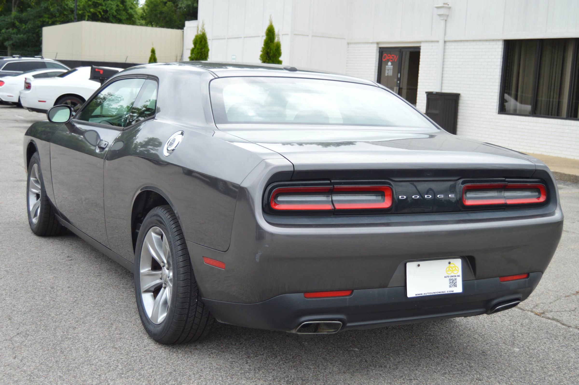 Used 2015 Dodge Challenger SXT image 4