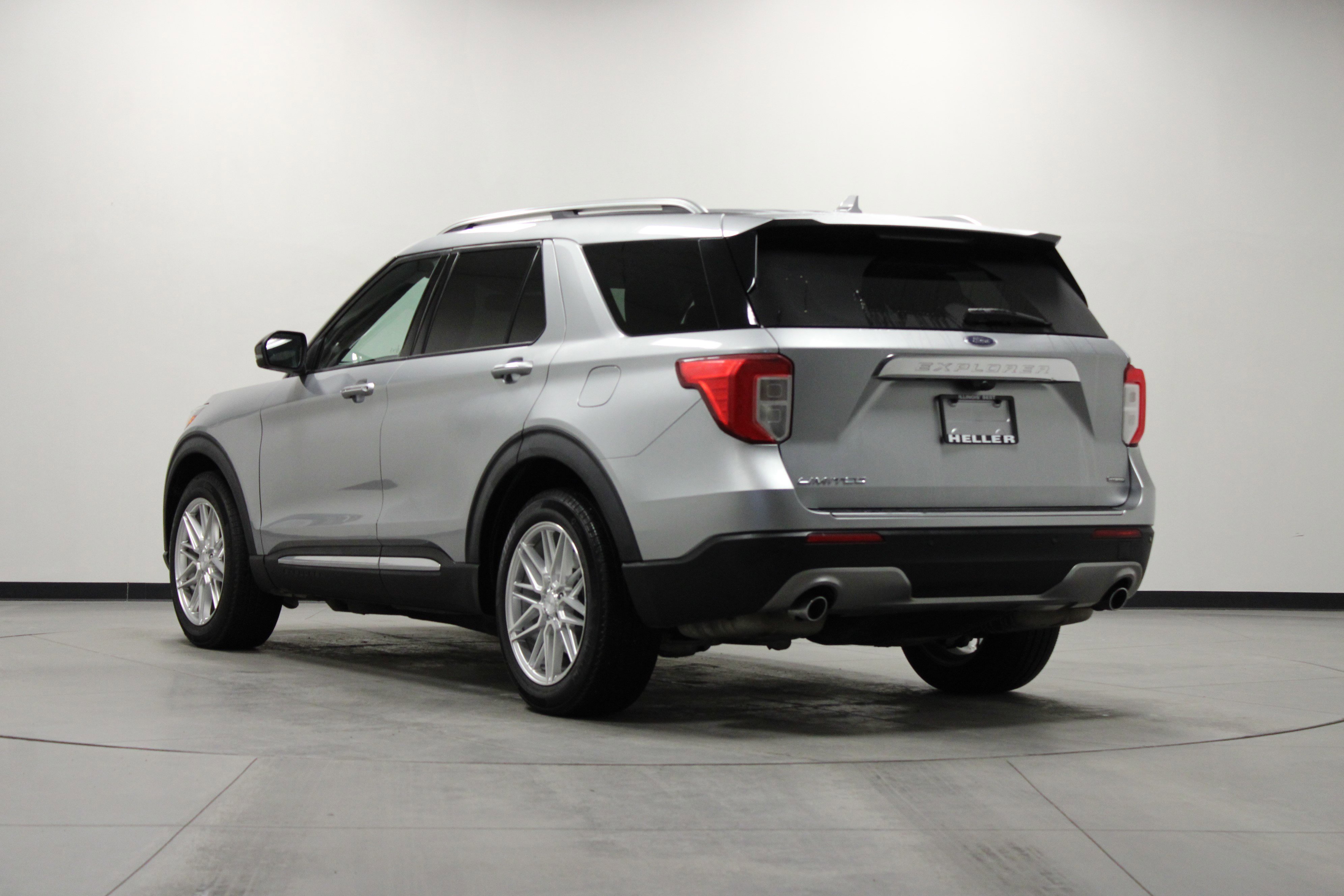 Used 2020 Ford Explorer Limited w/ Hybrid Equipment Group 310A image 6