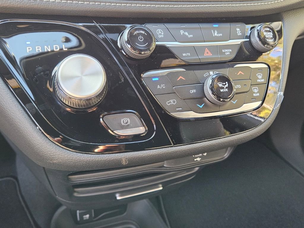 New 2026 Chrysler Pacifica Select image 21