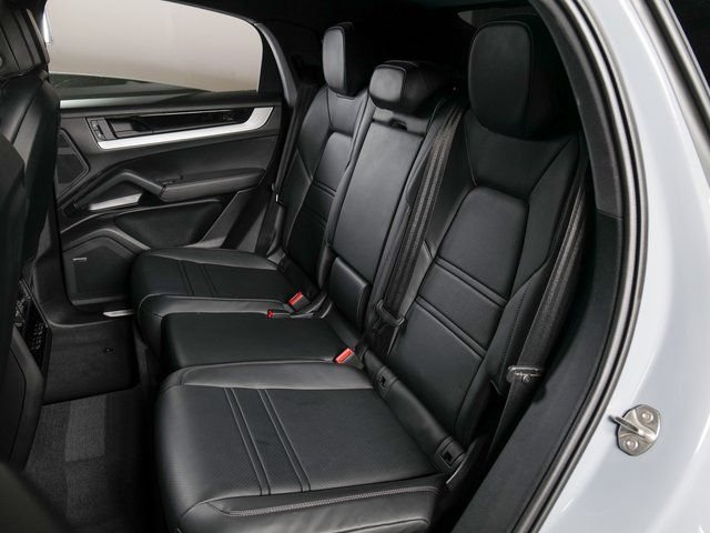 Certified 2026 Porsche Cayenne Coupe AWD/4WD image 13