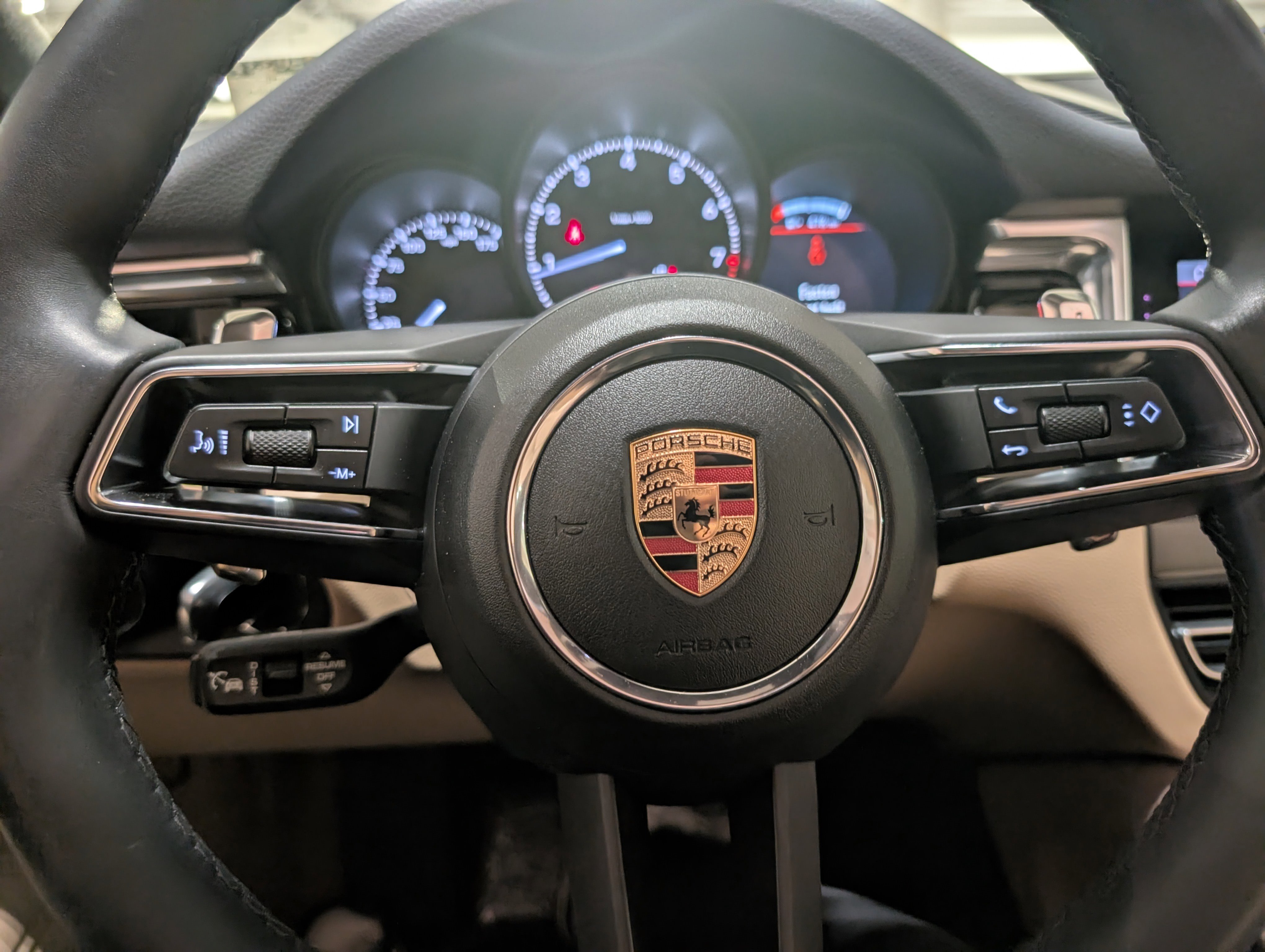 Certified 2025 Porsche Macan image 27