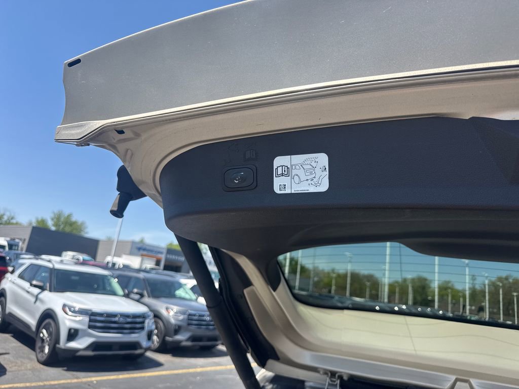 Used 2017 Ford Escape Titanium FWD image 13