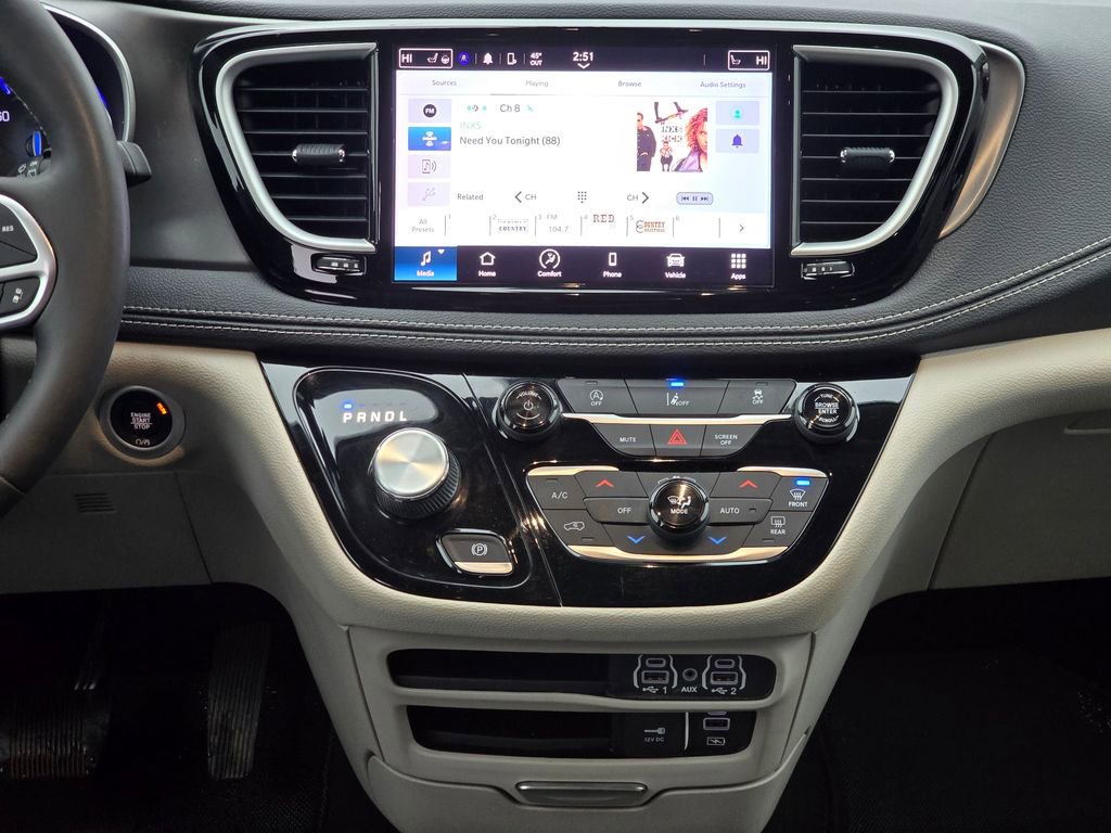 Used 2022 Chrysler Pacifica Touring-L image 33