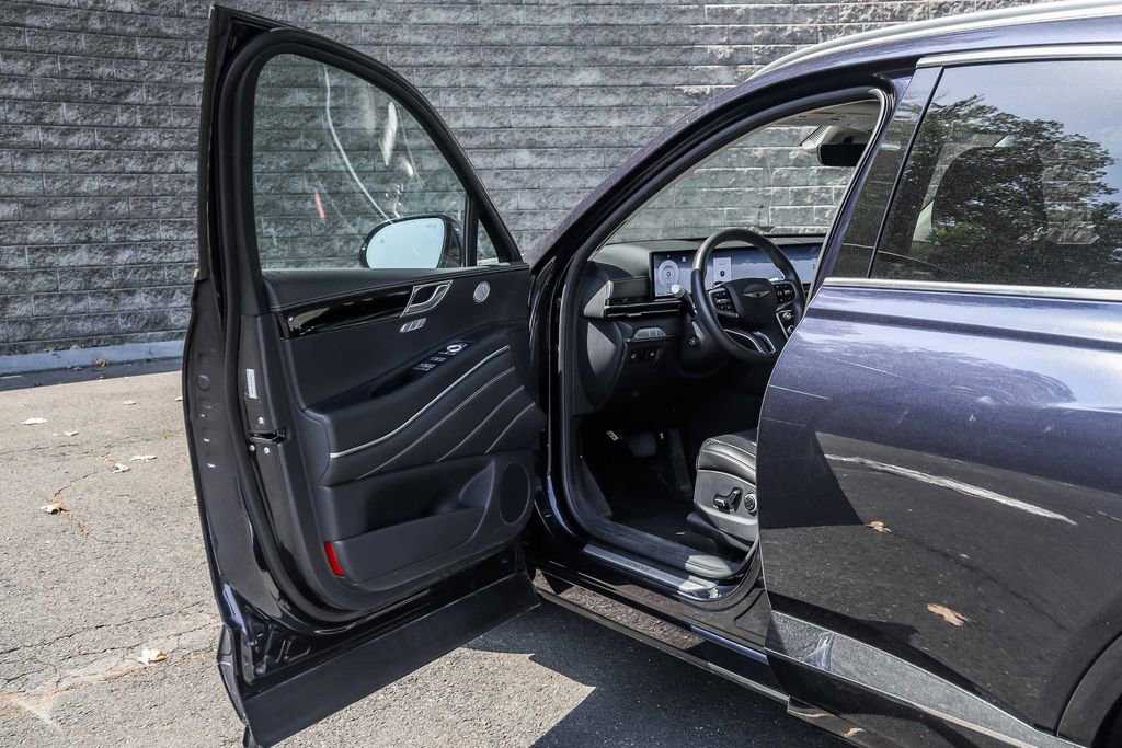 Used 2025 Genesis GV80 2.5T Standard AWD/4WD image 25