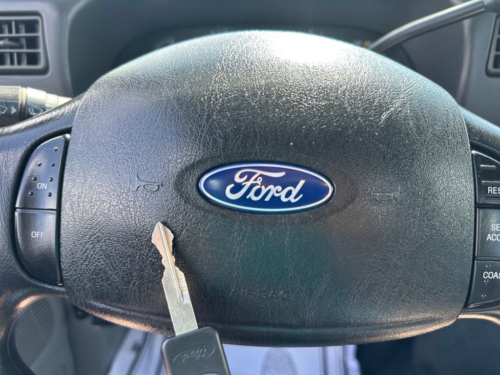 Used 2003 Ford F350 XL RWD image 25