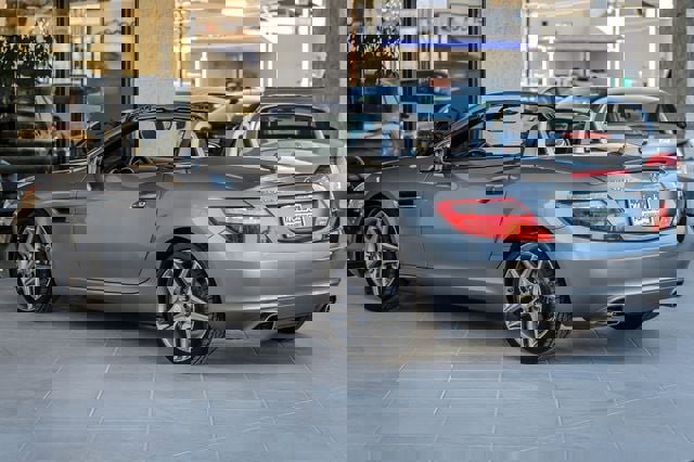 Used 2013 Mercedes-Benz SLK 250 image 10