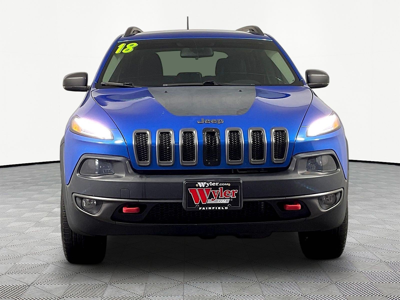 Used 2018 Jeep Cherokee Trailhawk w/ Cold Weather Group AWD/4WD image 2