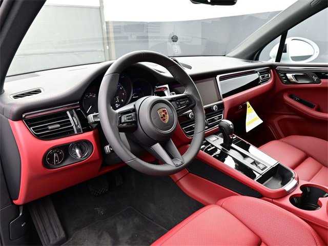 New 2026 Porsche Macan image 4