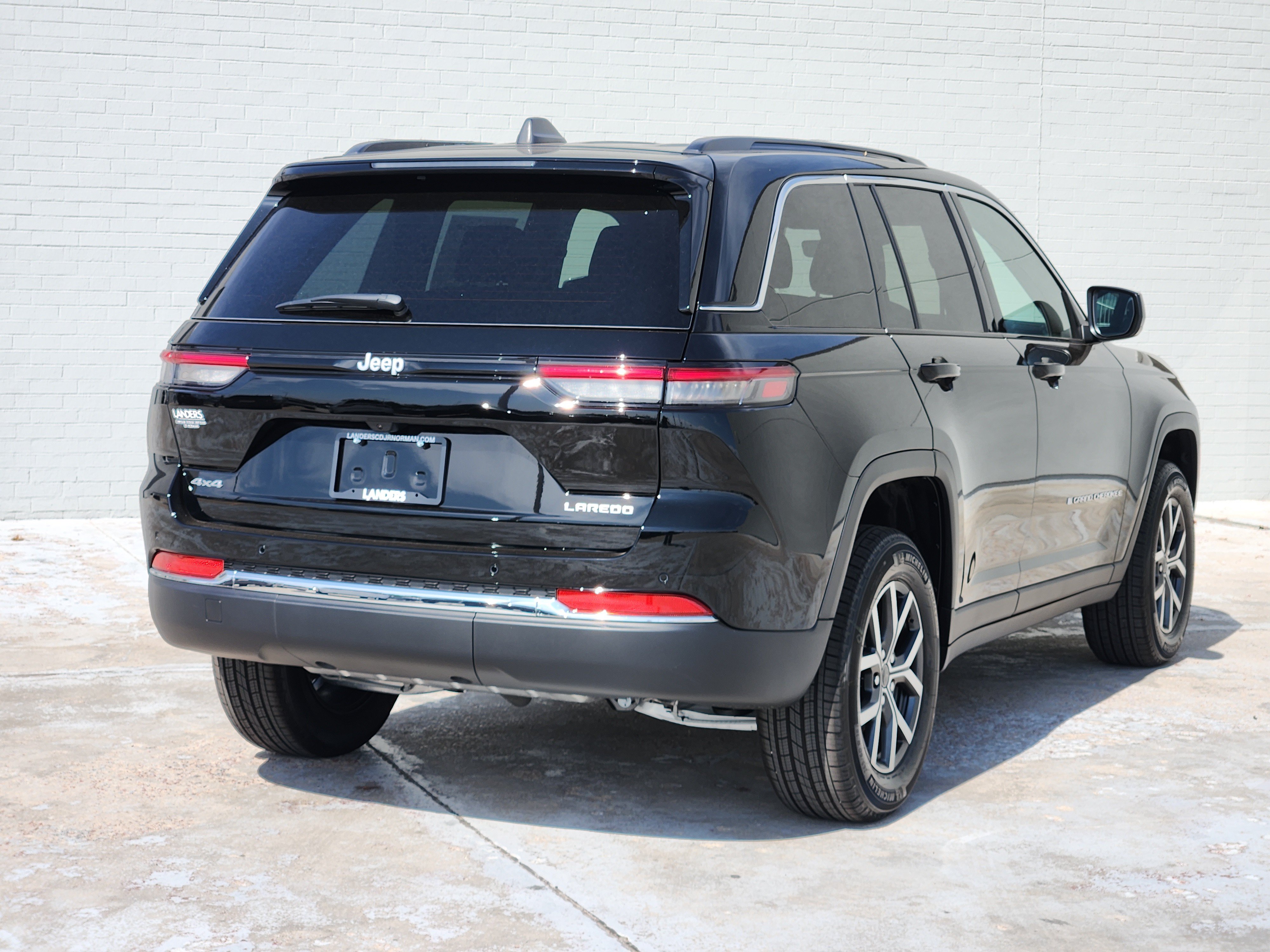 New 2027 Jeep Grand Cherokee Laredo X AWD/4WD image 4