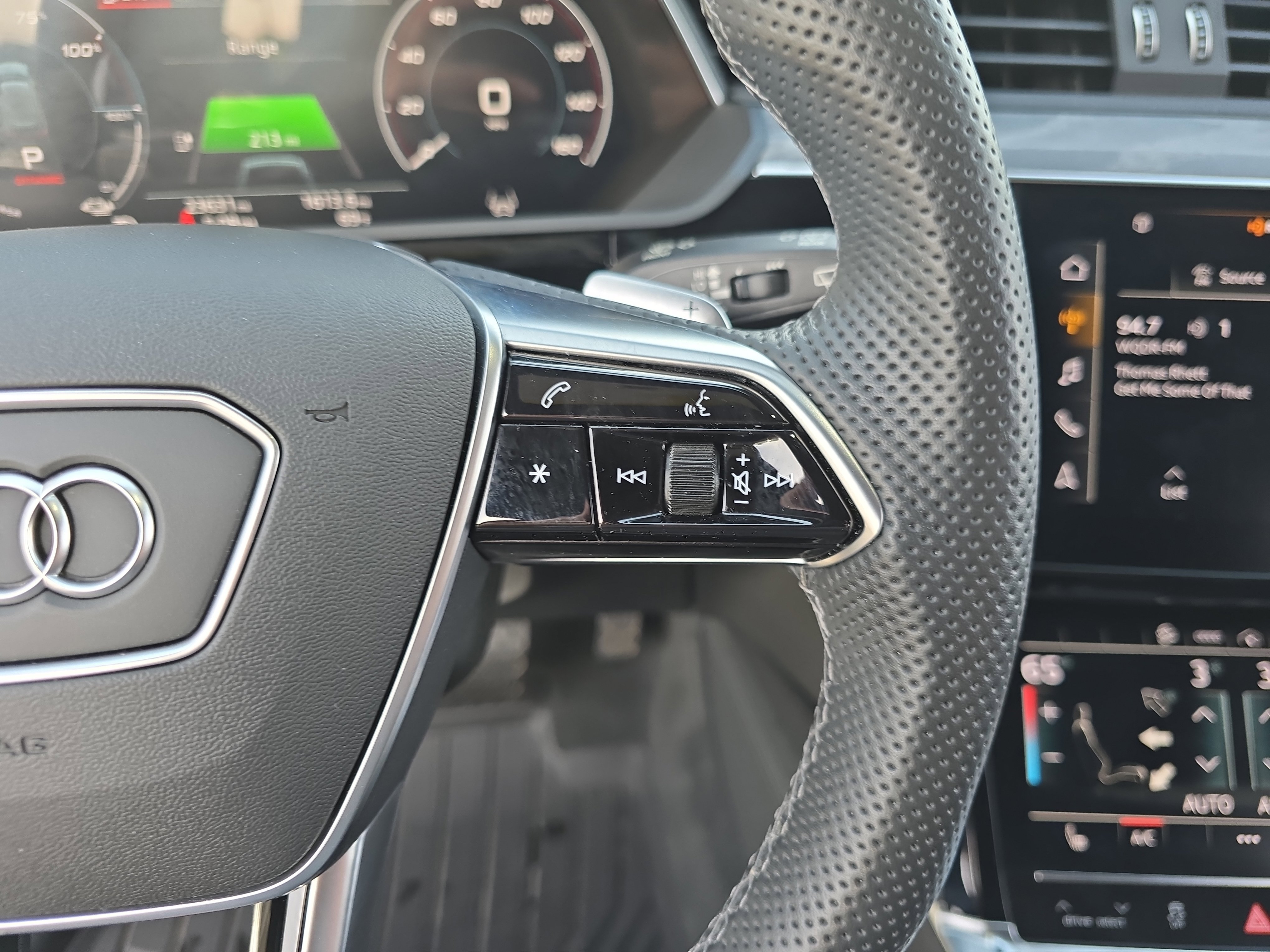 Used 2022 Audi e-tron S Prestige AWD/4WD image 18