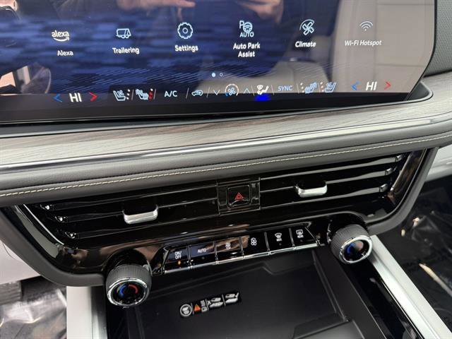 Used 2025 Chevrolet Suburban Premier image 22