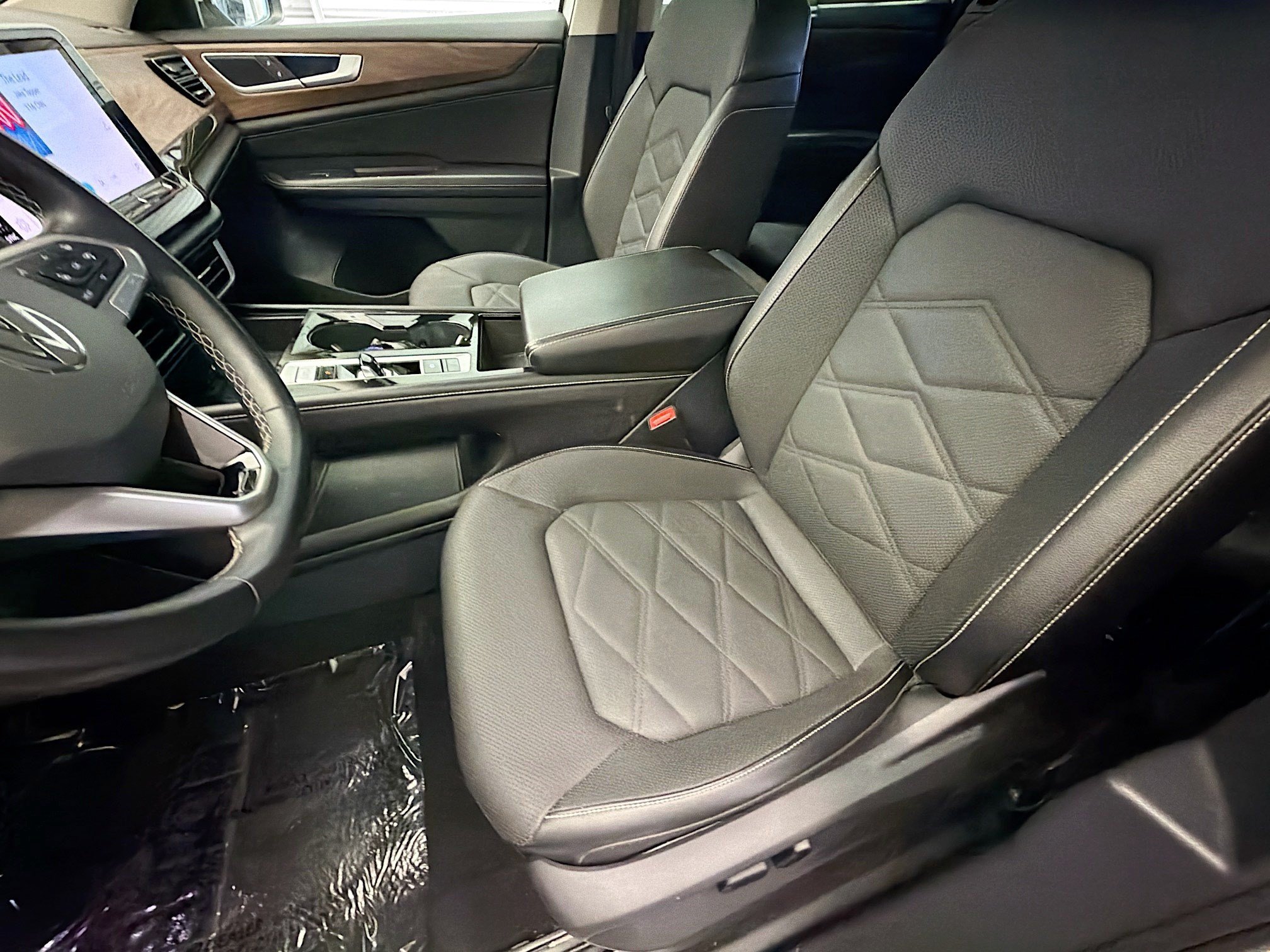 Used 2024 Volkswagen Atlas SE AWD/4WD image 11