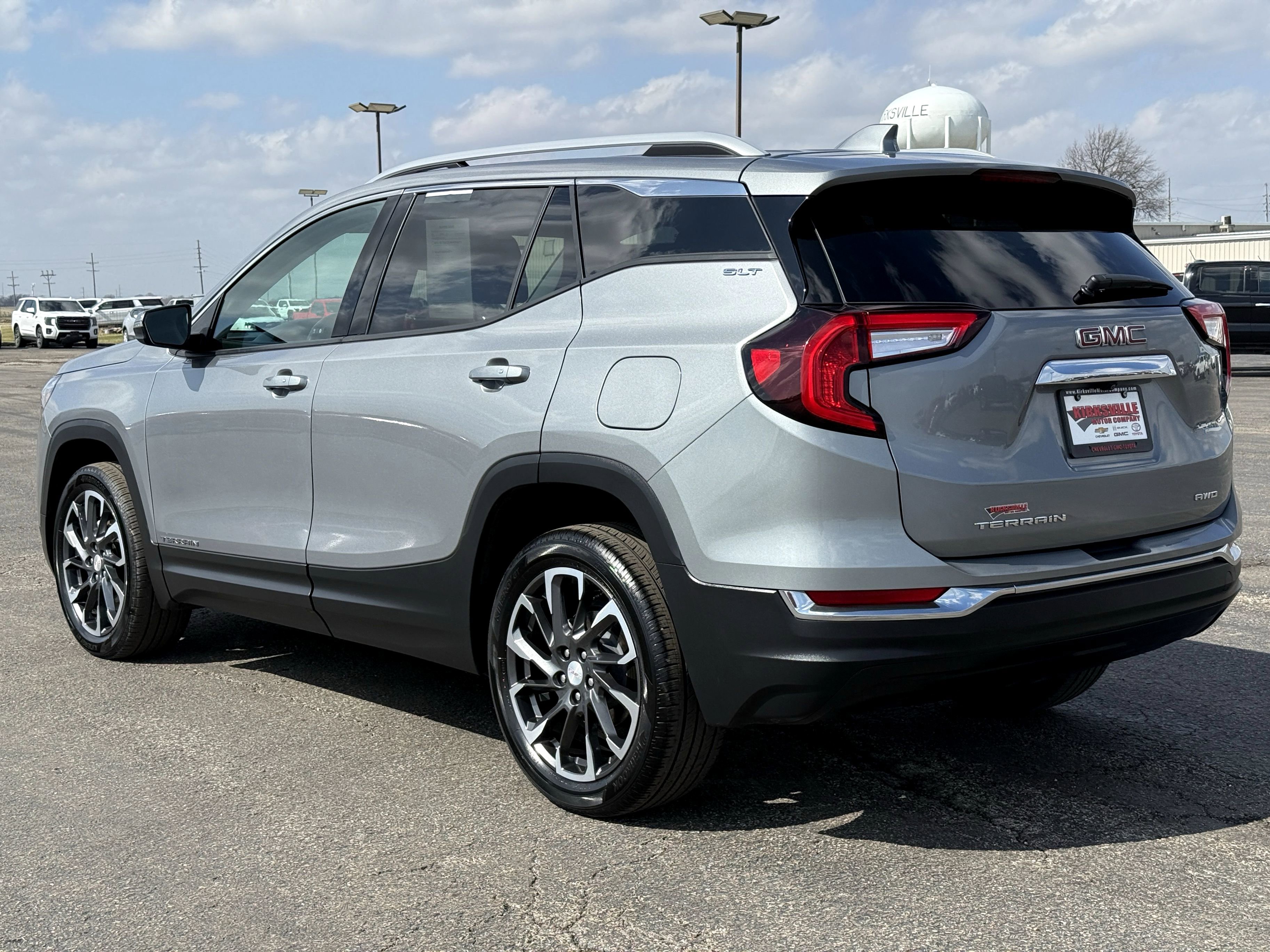 Used 2024 GMC Terrain SLT w/ Infotainment Package II image 5