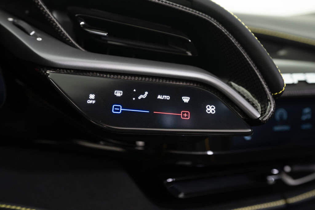 Used 2022 Ferrari SF90 Spider image 23