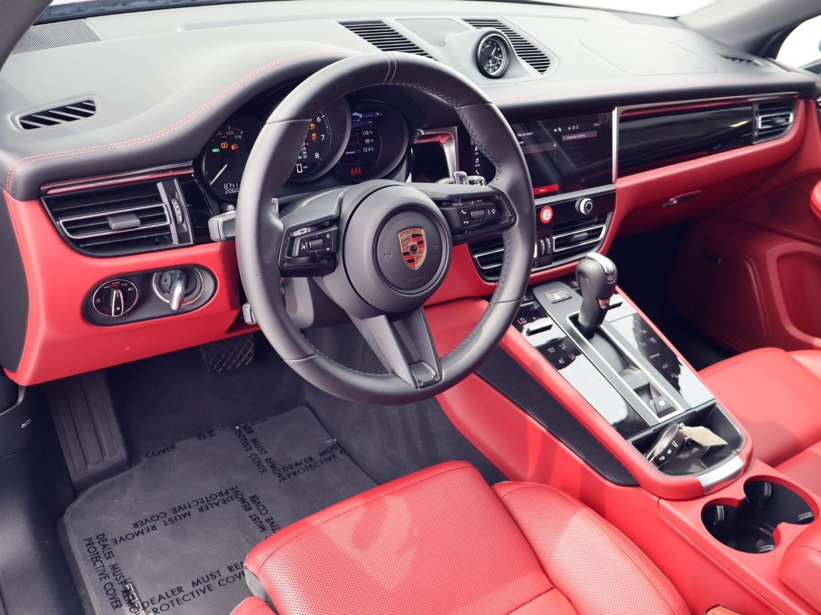 Certified 2025 Porsche Macan image 4